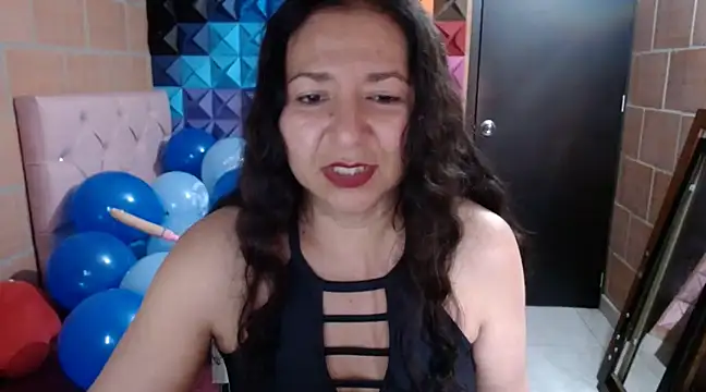 Snapshot of katifoxx chatting on 12-21-24, 08:32 katifoxx online show from 12-21-24, 08:32