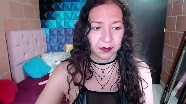 Snapshot of katifoxx chatting on 12-27-24, 07:35 katifoxx online show from 12-27-24, 07:35
