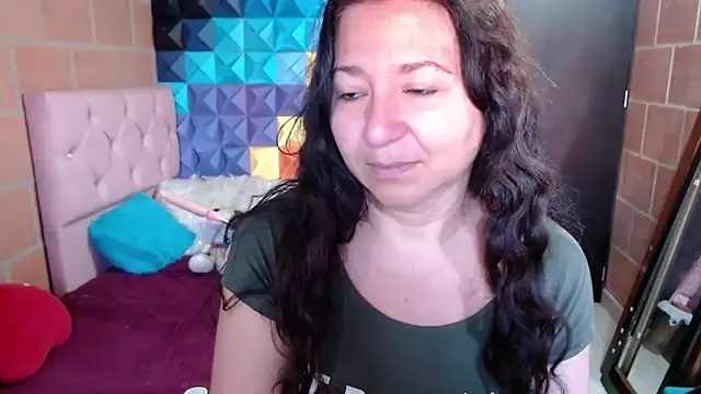 Snapshot of katifoxx chatting on 12-29-24, 07:00 katifoxx online show from 12-29-24, 07:00