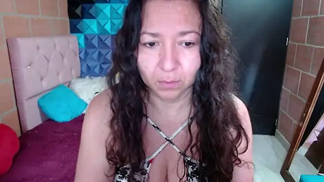 Snapshot of katifoxx chatting on 01-06-25, 03:08 katifoxx online show from 01-06-25, 03:08