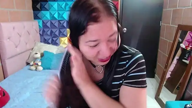 Snapshot of katifoxx chatting on 02-08-25, 04:36 katifoxx online show from 02-08-25, 04:36