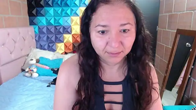 Snapshot of katifoxx chatting on 02-17-25, 02:48 katifoxx online show from 02-17-25, 02:48