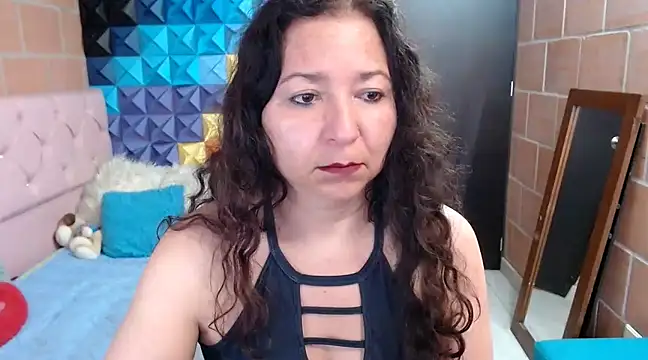 Snapshot of katifoxx chatting on 03-17-25, 07:48 katifoxx online show from 03-17-25, 07:48