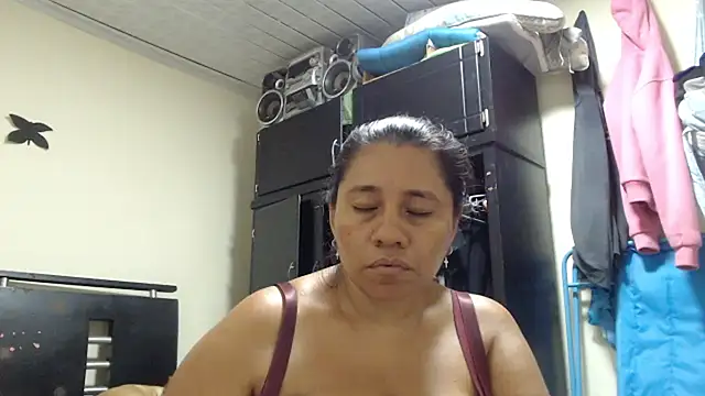 adrixxx38 online show from 05-05-26, 06:43