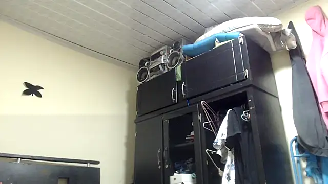 adrixxx38 online show from 05-08-26, 08:30