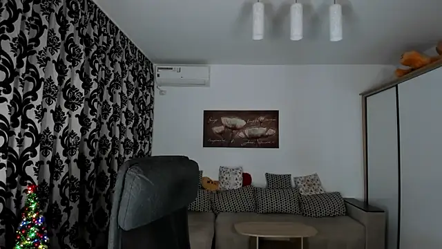 Charlotte Diamonds online show from 12-29-24, 06:16