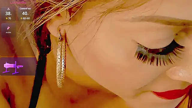 Snapshot of zarahdivousi chatting on 03-21-25, 09:45 zarahdivousi online show from 03-21-25, 09:45