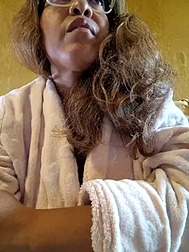 Snapshot of mila38 chatting on 09-10-25, 09:53 mila38 online show from 09-10-25, 09:53