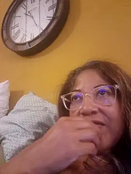 Snapshot of mila38 chatting on 09-17-25, 09:27 mila38 online show from 09-17-25, 09:27