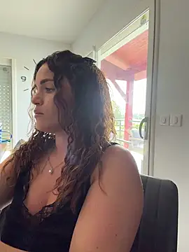 Clara-xoxo online show from 06-16-26, 12:52