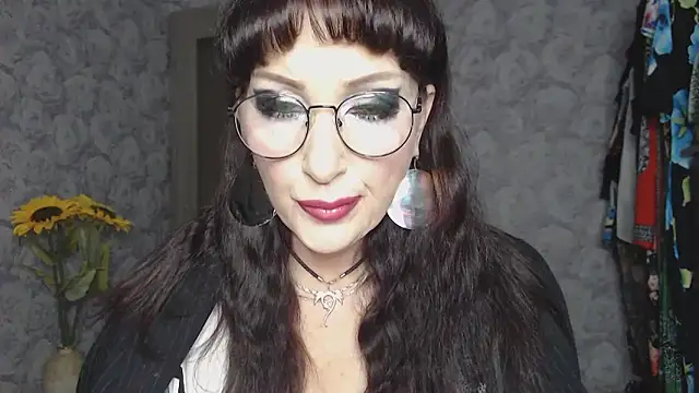 Snapshot of Aziza1 chatting on 09-26-25, 02:10 Aziza1 online show from 09-26-25, 02:10