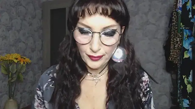 Snapshot of Aziza1 chatting on 10-04-25, 02:37 Aziza1 online show from 10-04-25, 02:37