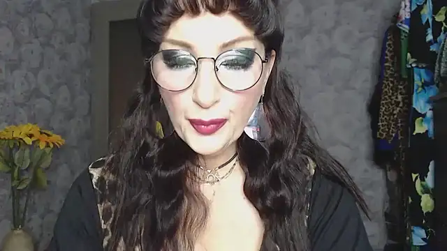 Snapshot of Aziza1 chatting on 10-05-25, 02:26 Aziza1 online show from 10-05-25, 02:26