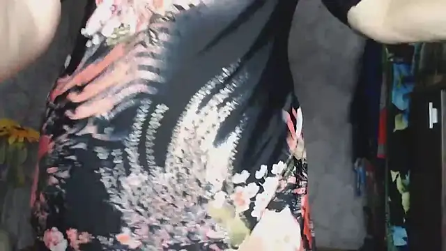 Snapshot of Aziza1 chatting on 10-09-25, 02:48 Aziza1 online show from 10-09-25, 02:48