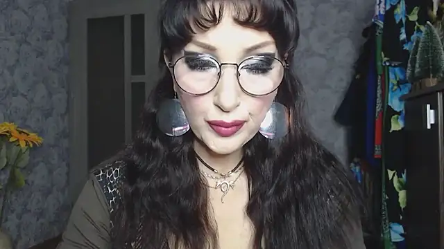 Snapshot of Aziza1 chatting on 10-10-25, 02:27 Aziza1 online show from 10-10-25, 02:27