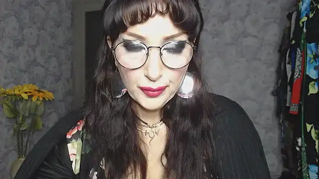 Snapshot of Aziza1 chatting on 10-17-25, 02:41 Aziza1 online show from 10-17-25, 02:41