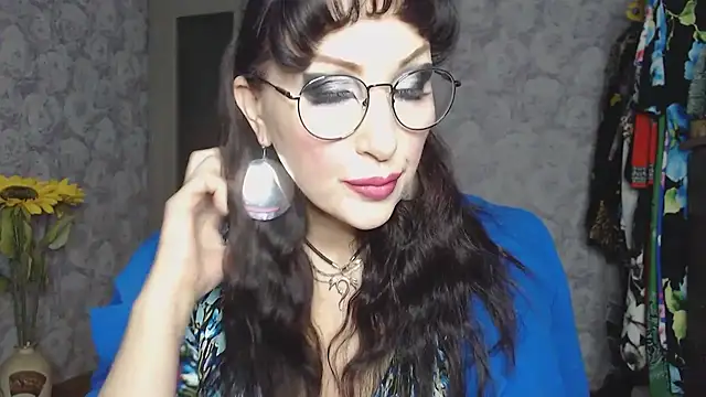 Snapshot of Aziza1 chatting on 11-04-25, 02:16 Aziza1 online show from 11-04-25, 02:16