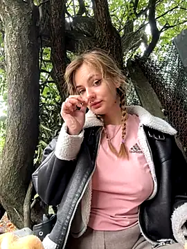 Snapshot of Night_dreams chatting on 09-25-25, 08:51 Night dreams online show from 09-25-25, 08:51