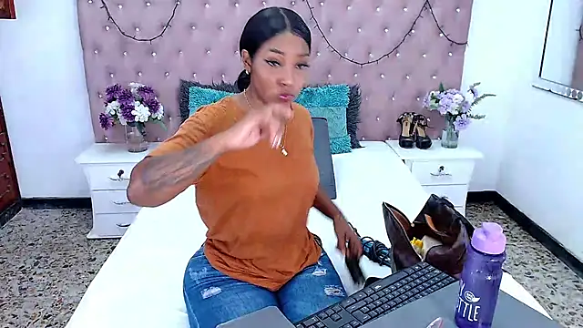CharlotteWilliams online show from 01-28-25, 03:25