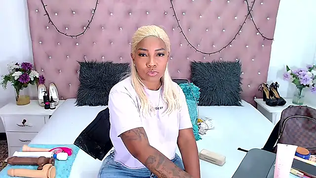 CharlotteWilliams online show from 03-11-25, 08:09