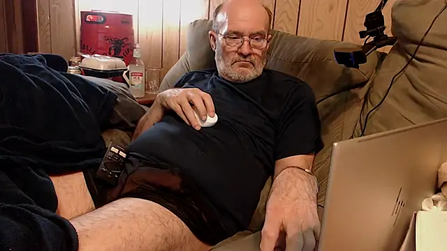 snickers1 online show from 12-23-25, 09:40