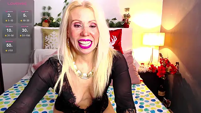 Snapshot of Luci_evans chatting on 12-12-24, 01:21 Luci evans online show from 12-12-24, 01:21