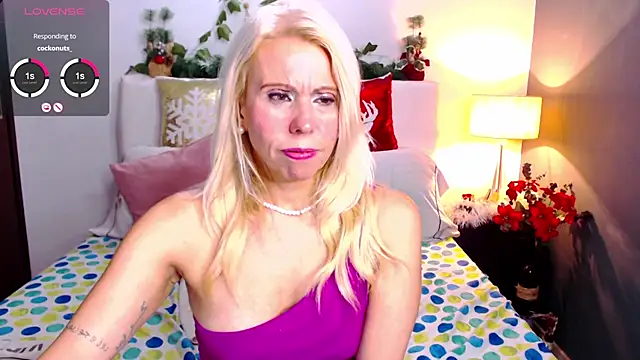 Snapshot of Luci_evans chatting on 12-19-24, 10:32 Luci evans online show from 12-19-24, 10:32