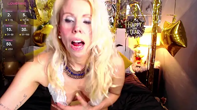 Snapshot of Luci_evans chatting on 01-08-25, 02:35 Luci evans online show from 01-08-25, 02:35