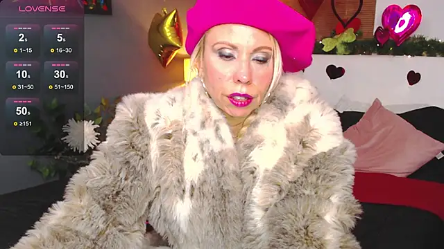 Snapshot of Luci_evans chatting on 02-25-25, 02:03 Luci evans online show from 02-25-25, 02:03