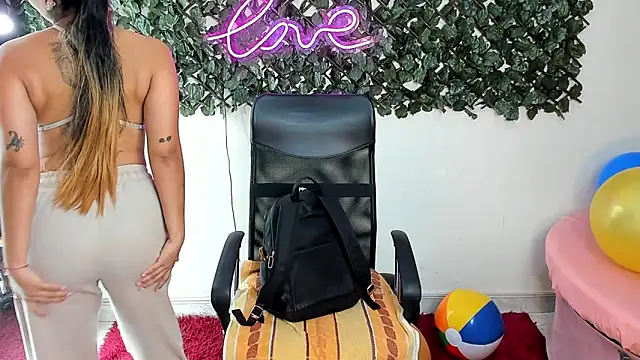 DestinyHills online show from 06-19-26, 11:47