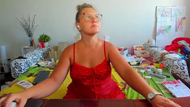 Snapshot of IamYourNarcotic chatting on 09-13-25, 12:38 IamYourNarcotic online show from 09-13-25, 12:38