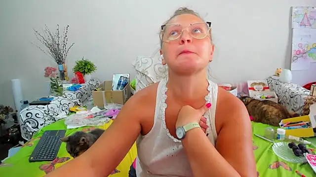 Snapshot of IamYourNarcotic chatting on 09-18-25, 09:11 IamYourNarcotic online show from 09-18-25, 09:11