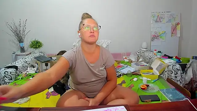 Snapshot of IamYourNarcotic chatting on 10-06-25, 03:09 IamYourNarcotic online show from 10-06-25, 03:09