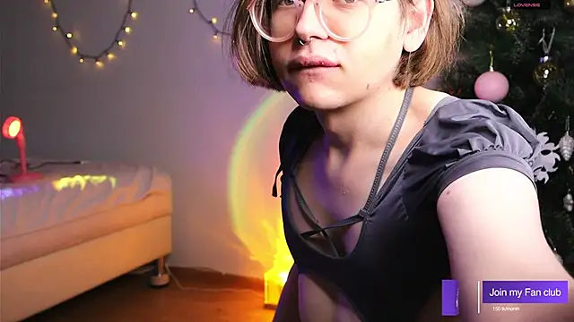 Snapshot of aesthetic_boyy chatting on 12-11-24, 06:04 aesthetic boyy online show from 12-11-24, 06:04