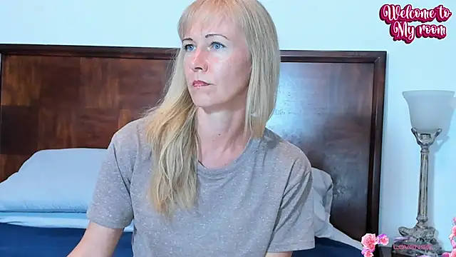 Snapshot of Christine_35 chatting on 01-07-25, 04:16 Christine 35 online show from 01-07-25, 04:16