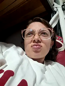 linda-schmidt online show from 12-22-25, 01:02