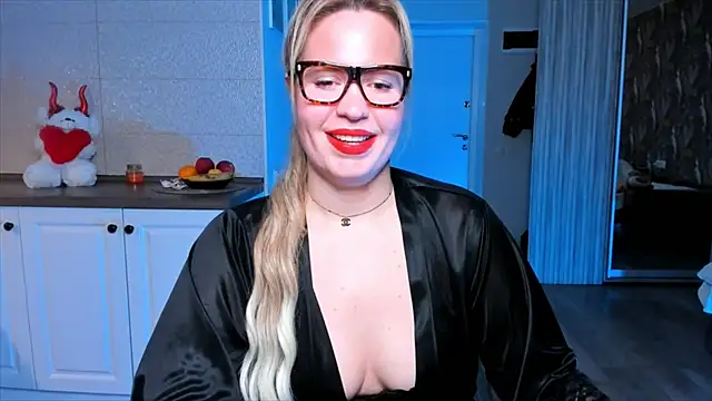 HotTiffani online show from 11-17-25, 06:52