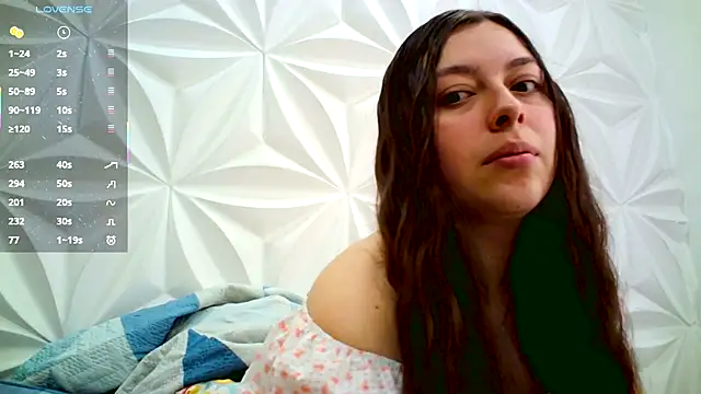 Snapshot of jerryandjessica chatting on 12-14-25, 04:45 jerryandjessica online show from 12-14-25, 04:45