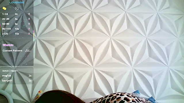 Snapshot of jerryandjessica chatting on 12-22-25, 05:10 jerryandjessica online show from 12-22-25, 05:10