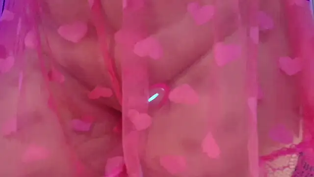 Snapshot of JuliRamirez chatting on 10-20-25, 01:00 JuliRamirez online show from 10-20-25, 01:00