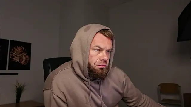 Snapshot of Tommy_Burnz chatting on 09-25-25, 03:54 Tommy Burnz online show from 09-25-25, 03:54