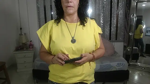 Snapshot of mijal_queen chatting on 01-17-25, 02:08 mijal queen online show from 01-17-25, 02:08