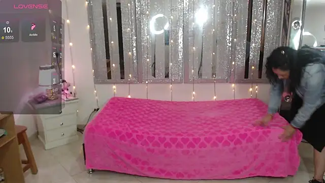 Snapshot of mijal_queen chatting on 01-30-25, 02:27 mijal queen online show from 01-30-25, 02:27