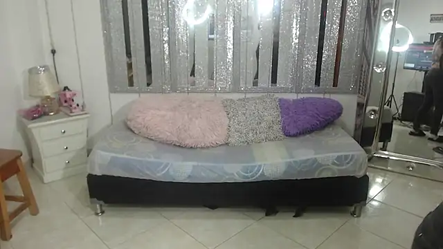 Snapshot of mijal_queen chatting on 02-14-25, 02:50 mijal queen online show from 02-14-25, 02:50