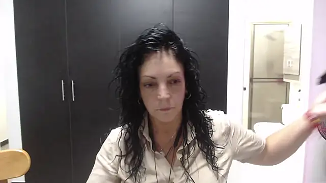 Snapshot of mijal_queen chatting on 09-16-25, 02:01 mijal queen online show from 09-16-25, 02:01