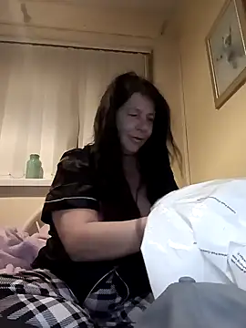 Snapshot of Leanne43 chatting on 03-13-25, 08:32 Leanne43 online show from 03-13-25, 08:32