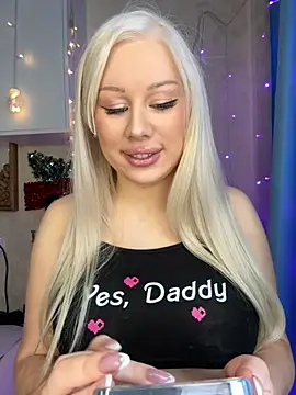 LaraHollywood online show from 01-13-26, 07:46