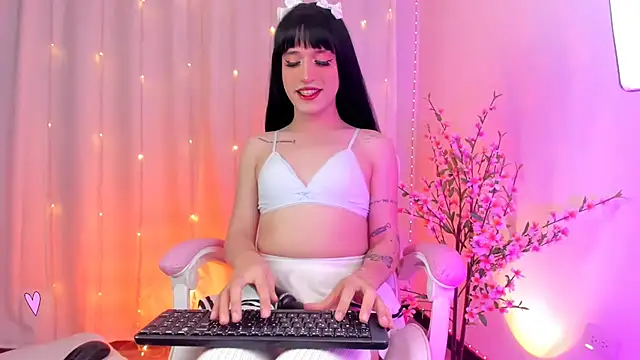 Snapshot of rosseblondee chatting on 09-26-25, 09:08 rosseblondee online show from 09-26-25, 09:08