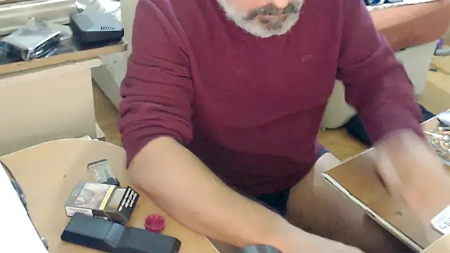 Snapshot of LiONTURK chatting on 10-12-25, 01:15 LiONTURK online show from 10-12-25, 01:15