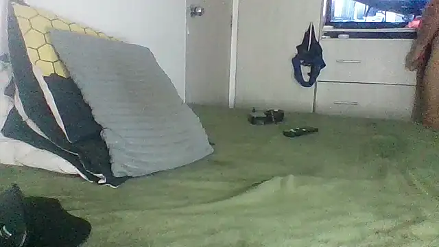 Snapshot of DaltonDirtyx chatting on 11-06-25, 01:39 DaltonDirtyx online show from 11-06-25, 01:39